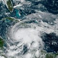 Vetar dostiže 130 kilometara na sat Tropska oluja Karina prerasla u uragan, meteorolozi upozoravaju na opasne talase