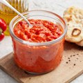„Lažni“ ajvar gotov je za samo 30 minuta: Možete da ga napravite i u stanu, bez višesatnog kuvanja