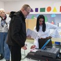 Raspad sistema! U BiH se danas prvi put glasa elektronski: Pokvareni skeneri i biometrijska identifikacija zatvorili neka…