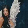 Kajli Džener debitovala na reviji "Victoria's Secret": Izazvala burne reakcije u grudnjaku od 50 miliona dolara FOTO