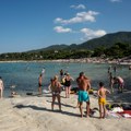 Lik napisao kako se dele turisti po mestima letovanja u Grčkoj i posvađao Srbe