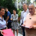 Poslanici dela opozicije ispred RTS, rukovodstvu javnog servisa predali zahteve