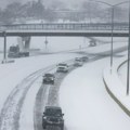 Vozači pažnja! Ne kretati na put bez zimske opreme: Na pojedinim deonicama puteva ima snega, pogledajte gde