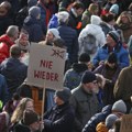 Desetine hiljada na protestima širom Nemačke, u Minhenu prekinut skup