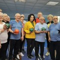 Penzioneri u Nišu oživljavaju sportski duh kroz kuglanje i druženje. Pridružila im se i gradonačelnica (FOTO+VIDEO)