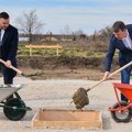 Mirović položio kamen temeljac za izgradnju fabrike vode u Temerinu (foto)