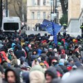 Gruzija na nogama: Bivši fudbaler postaje predsednik, demonstranti se okupili ispred parlamenta, policija spremila vodene…