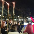 SNS u Rumi slavi, studenti poručuju: „Sram vas bilo!“