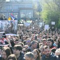 Fotografija iz drona sa protesta ispred Informera: Ulica je puna, ljudi još uvek pristižu