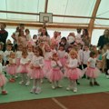 Mališani iz vrtića „Majski cvetovi“ performansom i igrama pokazali kako treba brinuti o prirodi