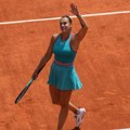 Sabalenka skinula Švjontek sa trona: Arina se mučila, pa pregazila Poljakinju za finale Rolan Garosa!