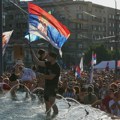 AP izvestio o protestima, piše da je “Vučić bivši ekstremni nacionalista koji je sve autoritarniji”