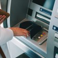 Snimak razotkrio prevarante: Ovako vam uzimaju novac na bankomatu
