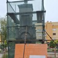 U Kuršumliji sređuju spomenik, a piše da je reč o ogradi porte crkve u Novom Sadu?