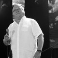 "Sada svi žele da pokažu koliko su dobri sa njim" Poznati glumac se oprostio od Halida Bešlića, pa svima uputio jednu molbu!…