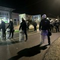 UŽIVO Lokalni izbori: Kordon ispred opštine Sečanj, počeo protest ispred RTS-a