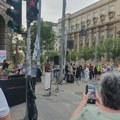 Beograd: Predstavnici akademske zajednice blokirali raskrsnicu ispred vlade Srbije