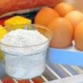 Stavite sodu bikarbonu u zamrzivač: Jednostavan trik koji rešava jedan neugodan letnji problem