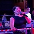 Stoja zapevala pop baladu i "oduvala", ljudi u čudu kad su čuli raspon glasa: "Može li neko ovoj ženi da..."