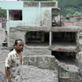 Čudo u Nepalu: Dok apokaliptična bujica guta sve pred sobom, jedna zelena kuća ostaje netaknuta - kako je to moguće?