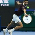 Novak preživeo dramu u Pekingu: Veliki preokret protiv Bua za četvrtfinale