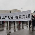Vučić izjavio da ne može da kaže koga je pomilovao