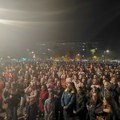 Građani slavili sa studentima pobedu u Leskovcu, Mikić poručio: Žao mi je što je 16 ljudi moralo da plati životom da bismo…