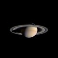 NASA: Saturn je mračan, ali njegovi ledeni prstenovi sijaju