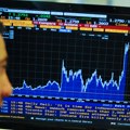 Kriza na Volstritu! Cene akcija naglo pale: Investitori strahuju zbog govora predsednika - "Tržište zavisi od njega"