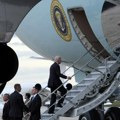 Bajden se ukrcao u avion za Izrael: Predsednik SAD krenuo na sastanak s premijerom Netanijahuom (foto)