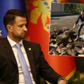 Jakov uzeo sekire u ruke: Predsednik CG priprema drva za zimu, zasukao rukave, ali izazvao neviđenu buru na mrežama (video)