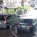 Potopljena Temerinska ulica u Novom Sadu, vozila zaglavljena u bujici vode (VIDEO)