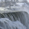 Ovo je majka koja je sa bebom i sinom (9) skočila u smrt na Nijagarinim vodopadima: Tela možda nikad ne nađu