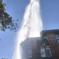 Пукла цев на Врачару, водоскок висок преко 20 метара (ФОТО, ВИДЕО)