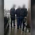 Hapšenje u Nišu: Prodao mu paketić, a onda su im stavljene lisice na ruke