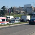 Lančani sudar na Novom Beogradu: Učestvovala tri vozila, Hitna pomoć na licu mesta