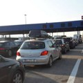 AMSS: Automobili na prelazima Preševo i Sremska Rača čekaju oko pola sata