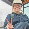 Као девојчица желела је да буде ђубретарка, данас вози камионе од 44 тоне и зарађује више од 5.800 евра месечно (фото)