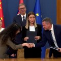 Vučić sa predstavnicima kineske kompanije koja gradi fabriku baterija u Inđiji, očekuje se potpisivanje sporazuma