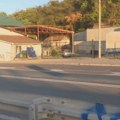 Pešaci ulicu prelaze preko pune linije, vozači rade polukružno okretanje: Meštani Ostružnice ukazuju na opasnosti Obrenovačkog…
