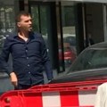 Laganeze Savo Manojlović stigao na protest u skupocenom automobilu (video)