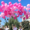 Simbolično pušteni roze baloni: Na Gradskom trgu u Smederevu održana tribina "Prevencija karcinoma dojke" (foto)