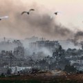 „Pojas Gaze je postao groblje dece“: Ubijen komandant Hamasa, izbeglički kamp potpuno razoren, Blinken u petak ponovo u…