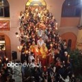 Velelepne scene iz Albanije: Pravoslavni vernici sinoć dočekali Uskrs u više gradova: Puni hramovi, mnoštvo sveća i…