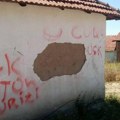 Na kući porodice Đurković kod Vučitrna grafiti "UČK" i ime Fatona Hajrizija koji je ubio srpskog policajca