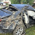 (Foto) jeziva saobraćajka kod Novog Pazara: Povređena dvojica mladića (21) i (18): "Audi" sleteo sa puta, pa se isprevrtao