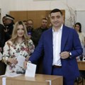 Ovo je žena desničara Simiona koju Rumuni ne žele! Pohrlili su na biračka mesta, otkriveno kolika je izlaznost! Glasao…