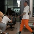 Hit! Džoker Ilić šutnuo Baku Praseta u njegovom lajvu, ovaj odmah pao na pod i počeo da jauče, jedva ustao