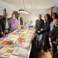 Velika donacija: Oko 600 knjiga na albanskom stiglo u biblioteku