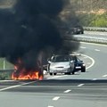 Uklonjeno zapaljeno vozilo sa autoputa Miloš Veliki